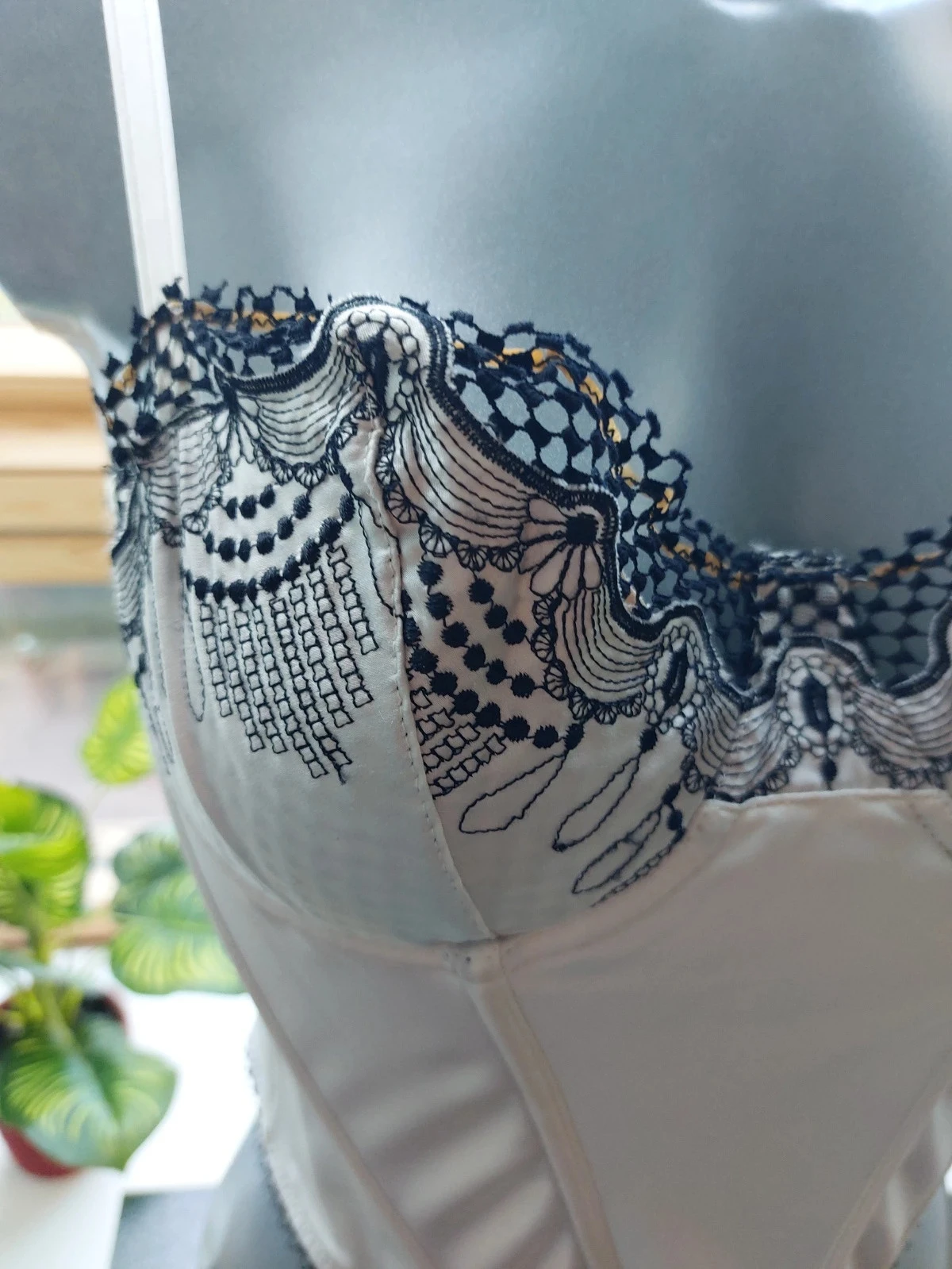 Satijnen en geborduurd bustier, romantische look Maat S/M – photo 4